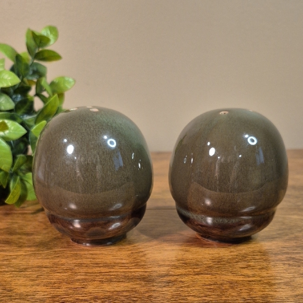 ROUND Ceramic Stoneware Salt and Pepper Shakers